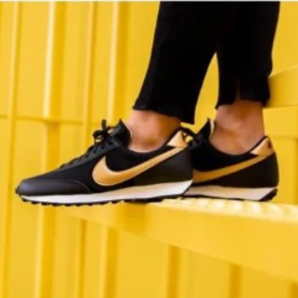 LIKE NEW - Nike Daybreak Black Metallic Gold (Women's)